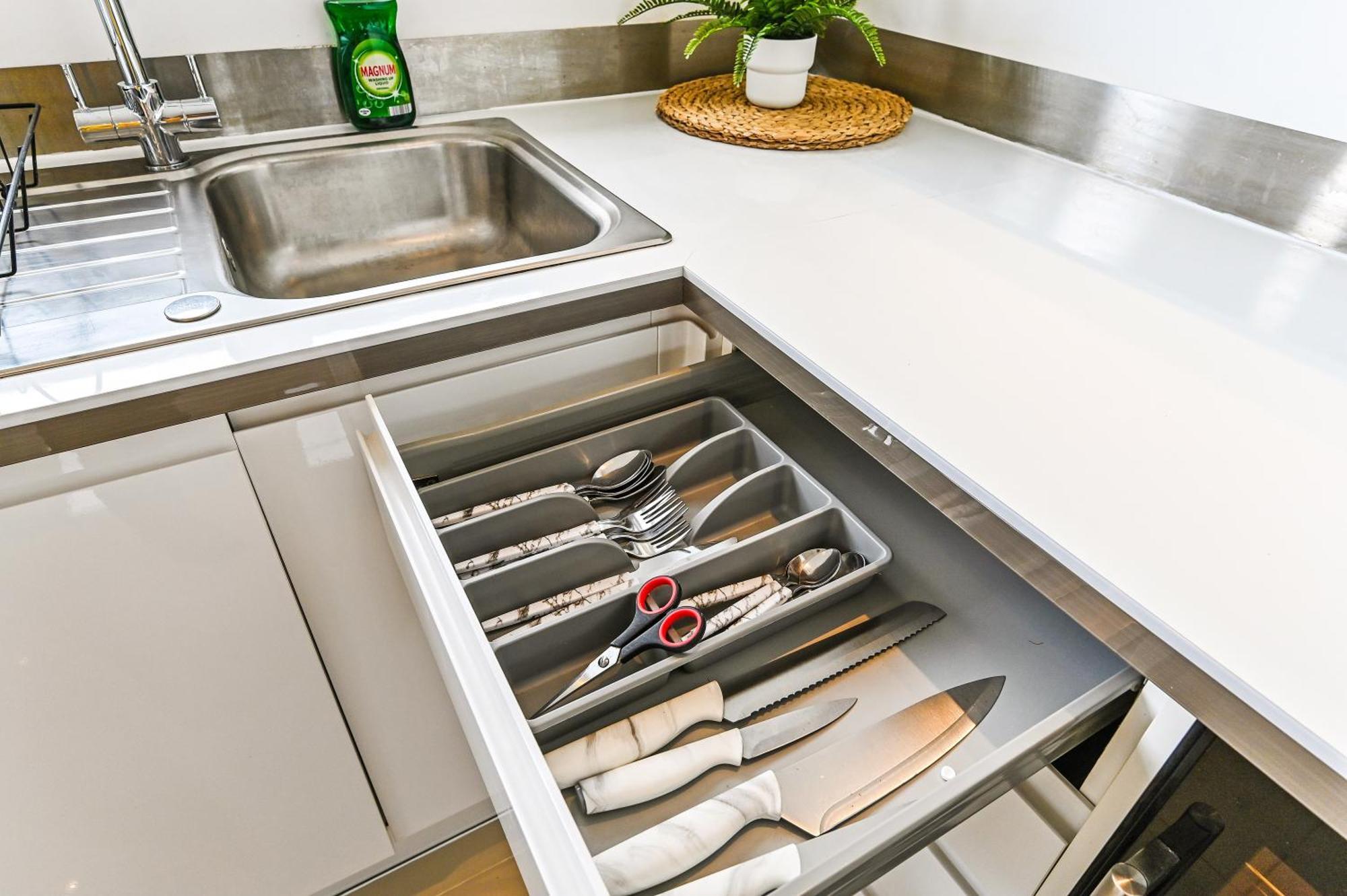 Family 1 Bed Apt Near Cardiff City Centre, Free Parking, Quiet, Secure Neighbourhood Экстерьер фото