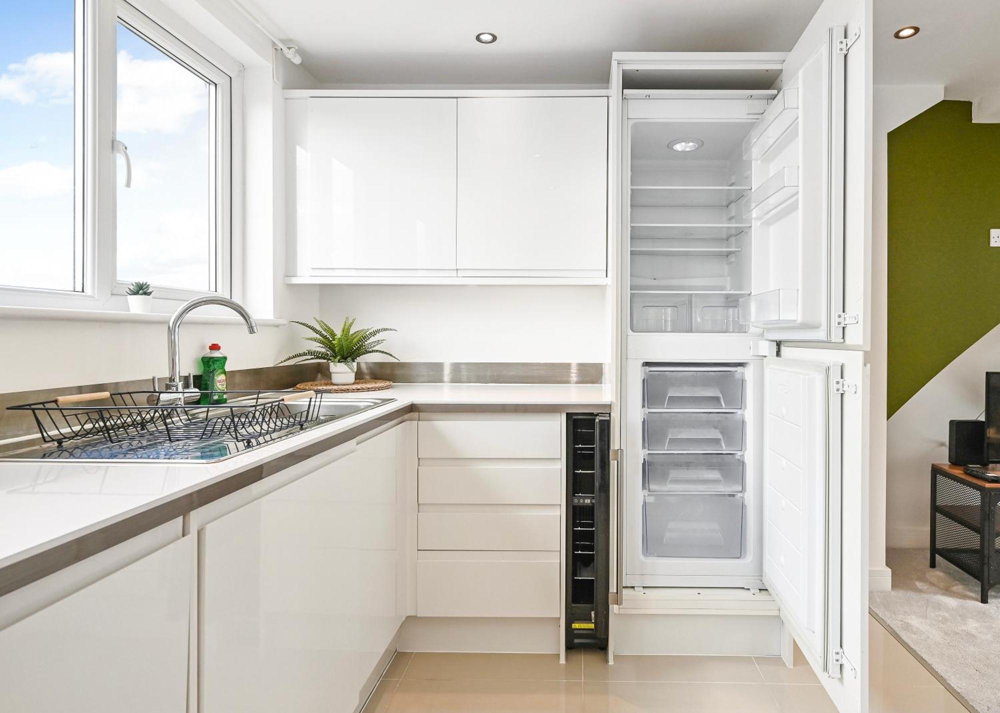 Family 1 Bed Apt Near Cardiff City Centre, Free Parking, Quiet, Secure Neighbourhood Экстерьер фото